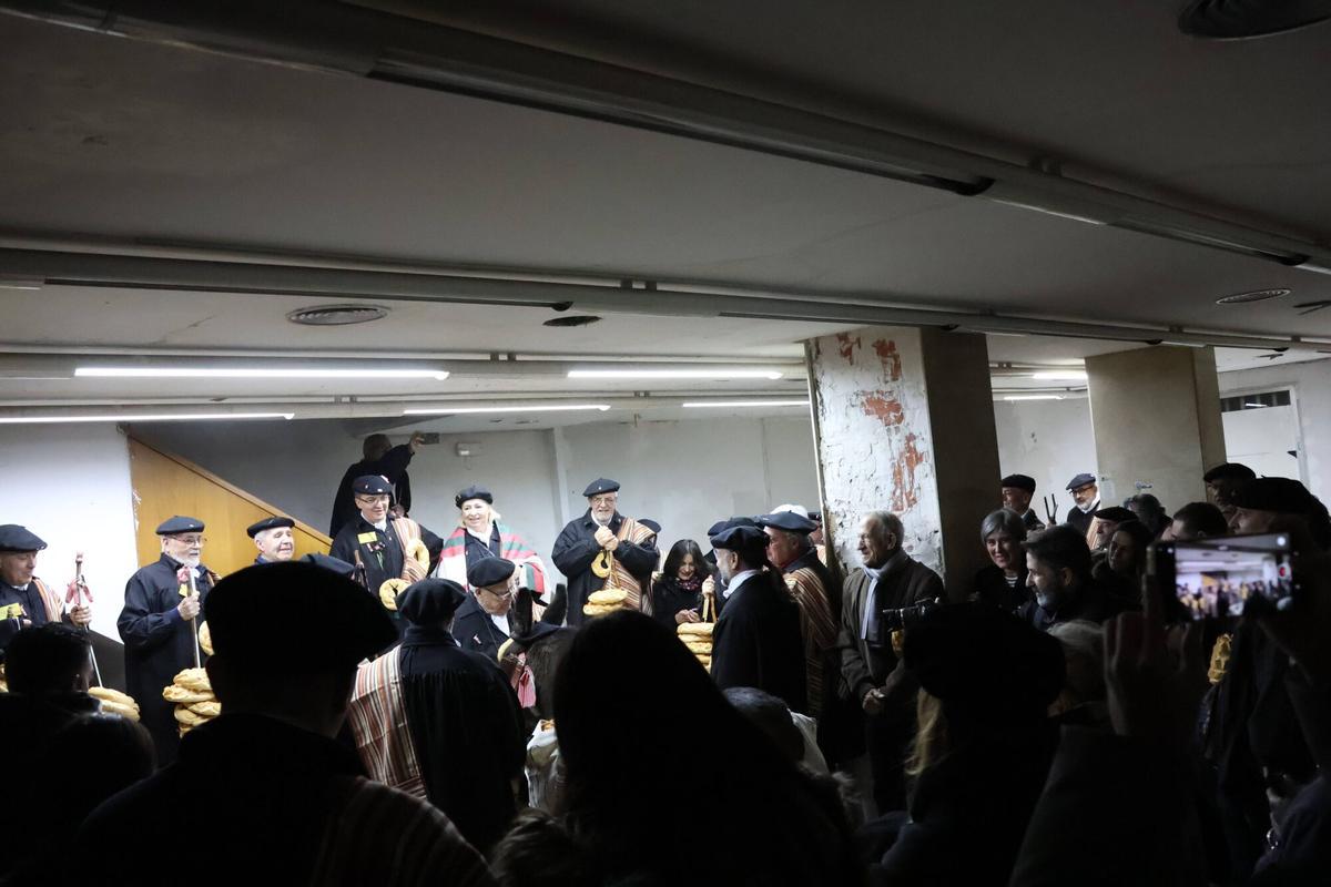 GALERÍA | Burros y roscas: la Cofradía del Cencerro sale por las calles de Zamora