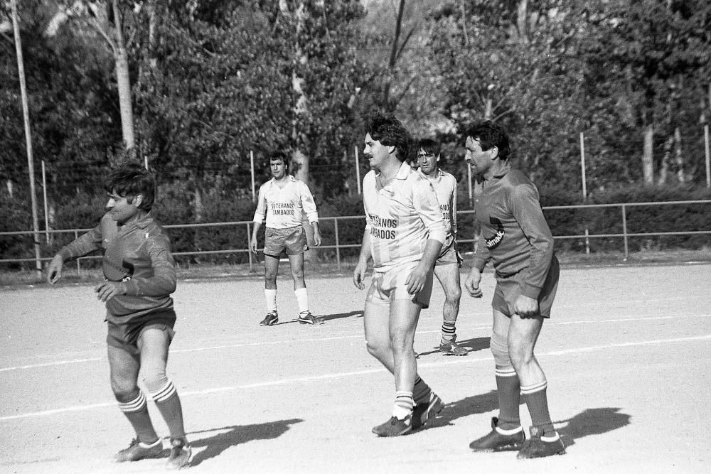 El propio Prado Bugallo saltó a los terrenos de juego con el equipo de veteranos del Cambados. Estas imágenes fueron tomadas en abril de 1989 durante un partido celebrado en Ourense.