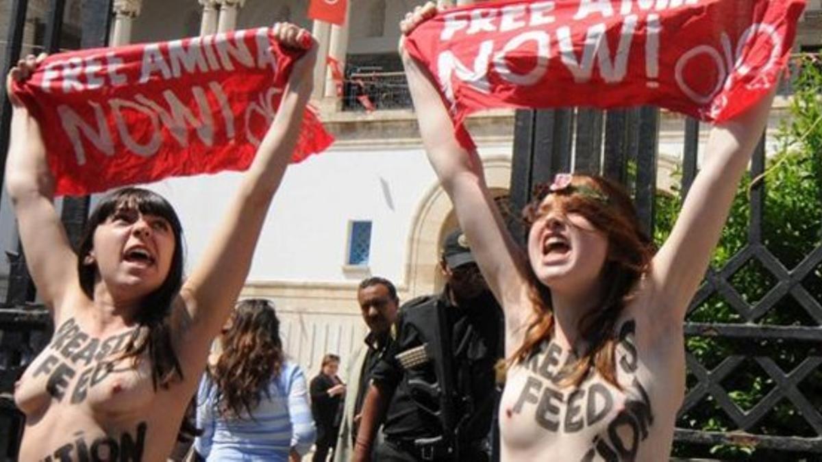 Las activistas europeas frente al Tribunal de Justicia de Túnez, ayer miércoles. EFEkamortun10 t nez  t nez  29 05 2013   activistas del mo130530094701