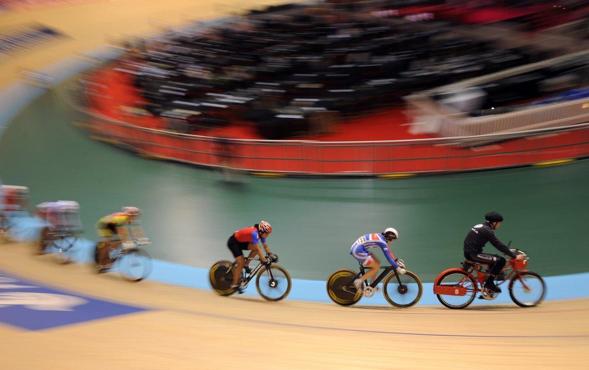 Great Britain’s Victoria Pendleton (2ndR), Cuba’s Lisandra Guerra Rodriguez (3rdR) and riders follow the derny motor-pacer as they compete during the women’s Keirin in the UCI Track Cycling World Championships on March 30, 2008 at the Manchester velodrome. Pendleton and Guerra Rodriguez are qualified for the second tour.  AFP PHOTO/MARTIN BUREAU