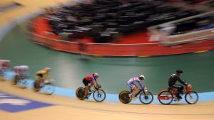 Great Britain’s Victoria Pendleton (2ndR), Cuba’s Lisandra Guerra Rodriguez (3rdR) and riders follow the derny motor-pacer as they compete during the women’s Keirin in the UCI Track Cycling World Championships on March 30, 2008 at the Manchester velodrome. Pendleton and Guerra Rodriguez are qualified for the second tour.  AFP PHOTO/MARTIN BUREAU