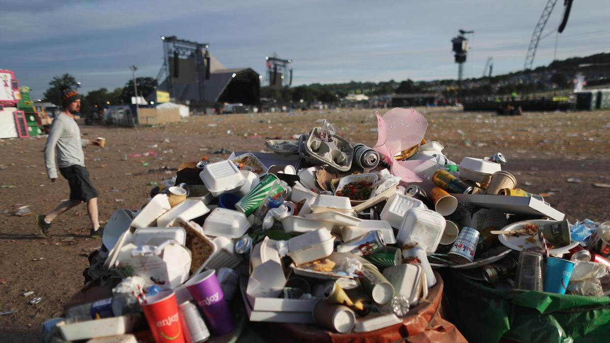 Basura acumulada tras un macroconcierto