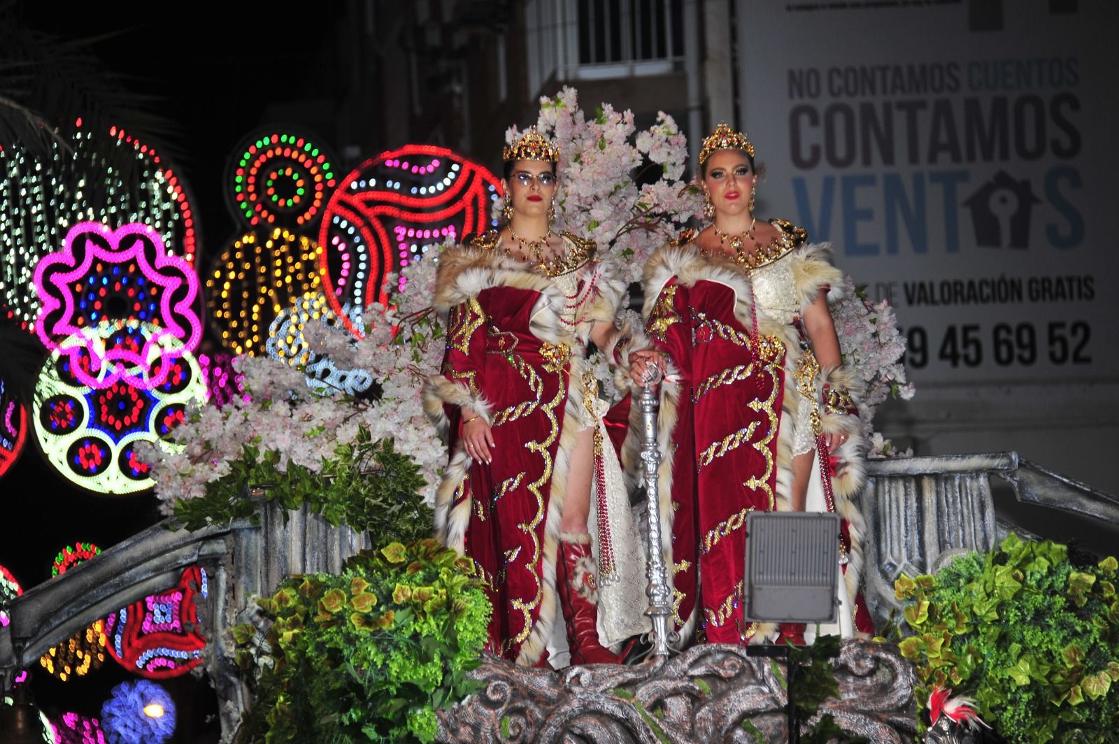 Fiestas de Santa Pola: Una Entrada que pone buena cara al mal tiempo