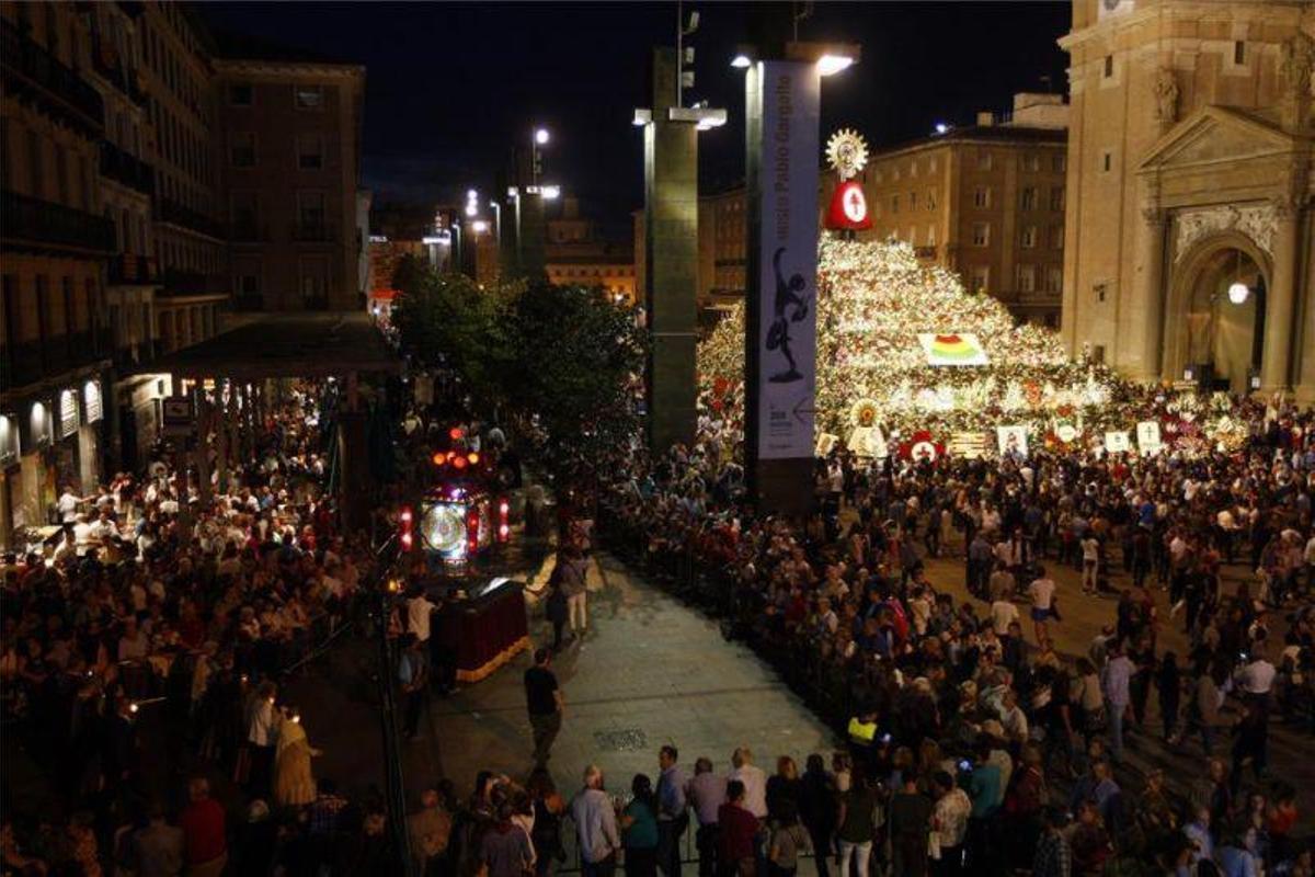 El Cabildo del Pilar disuelve la cofradía del Rosario de Cristal