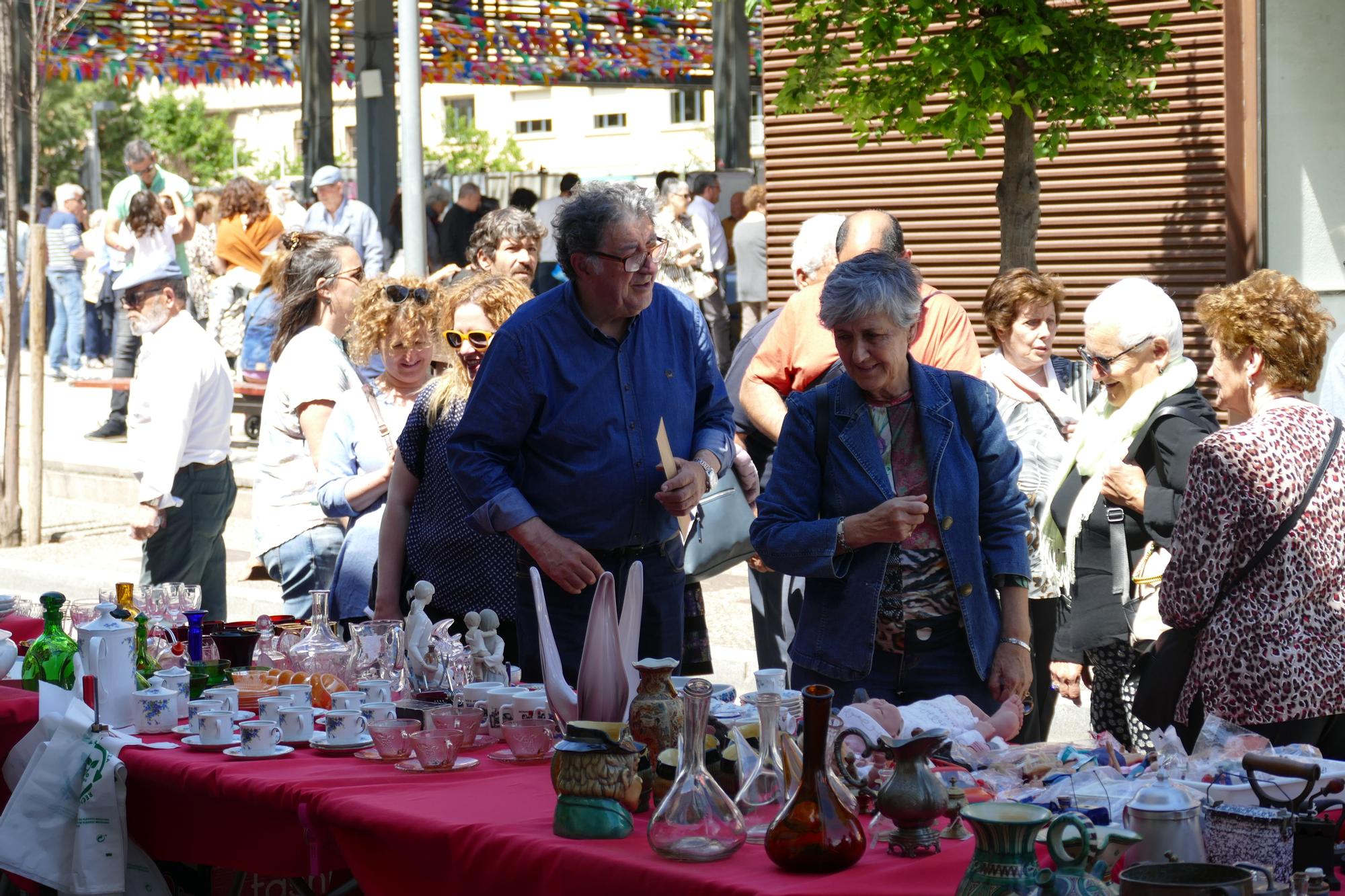 Carrers plens de gom a gom per les fires de l'1 de maig