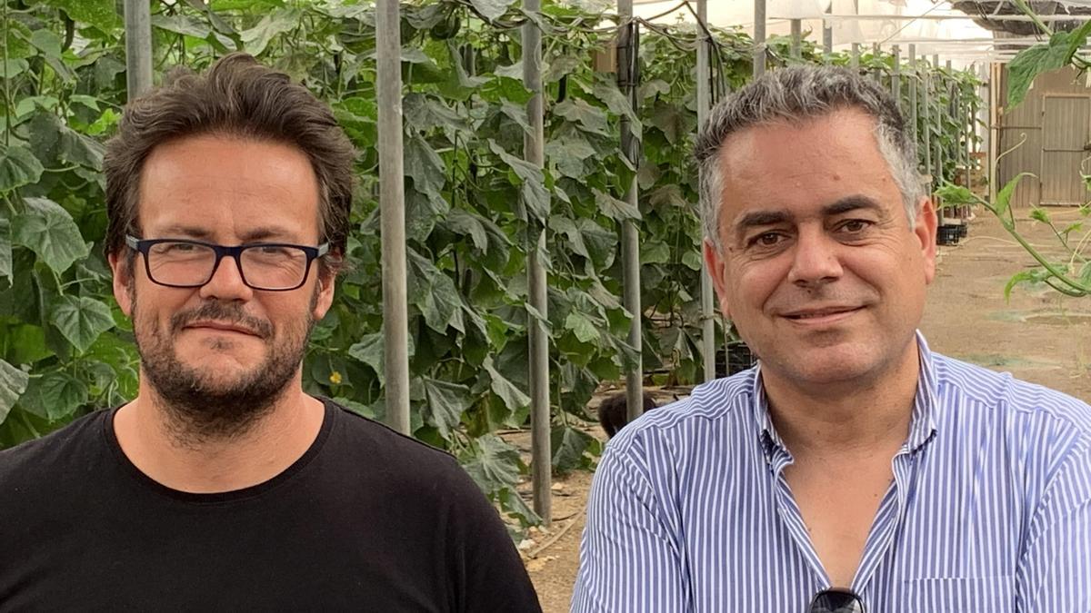 José Miguel Moreno, agricultor de Almería, y Eduardo Molero, Delegado de Marketing de SIPCAM Iberia.