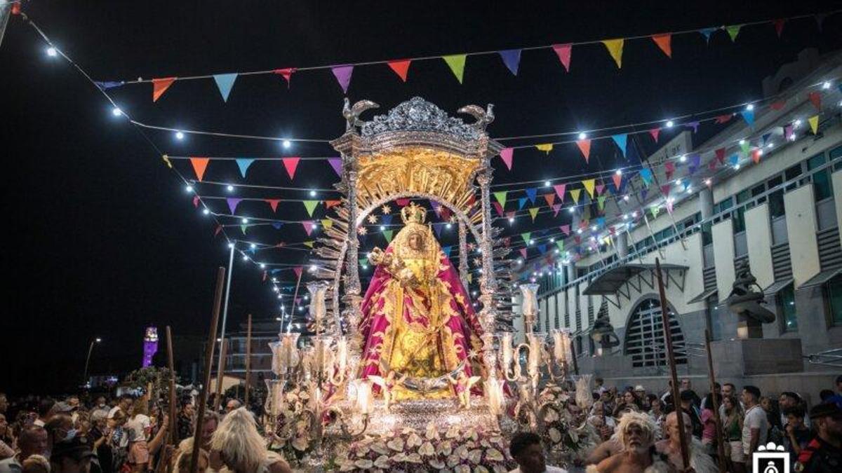 Noche de peregrinos en Candelaria.