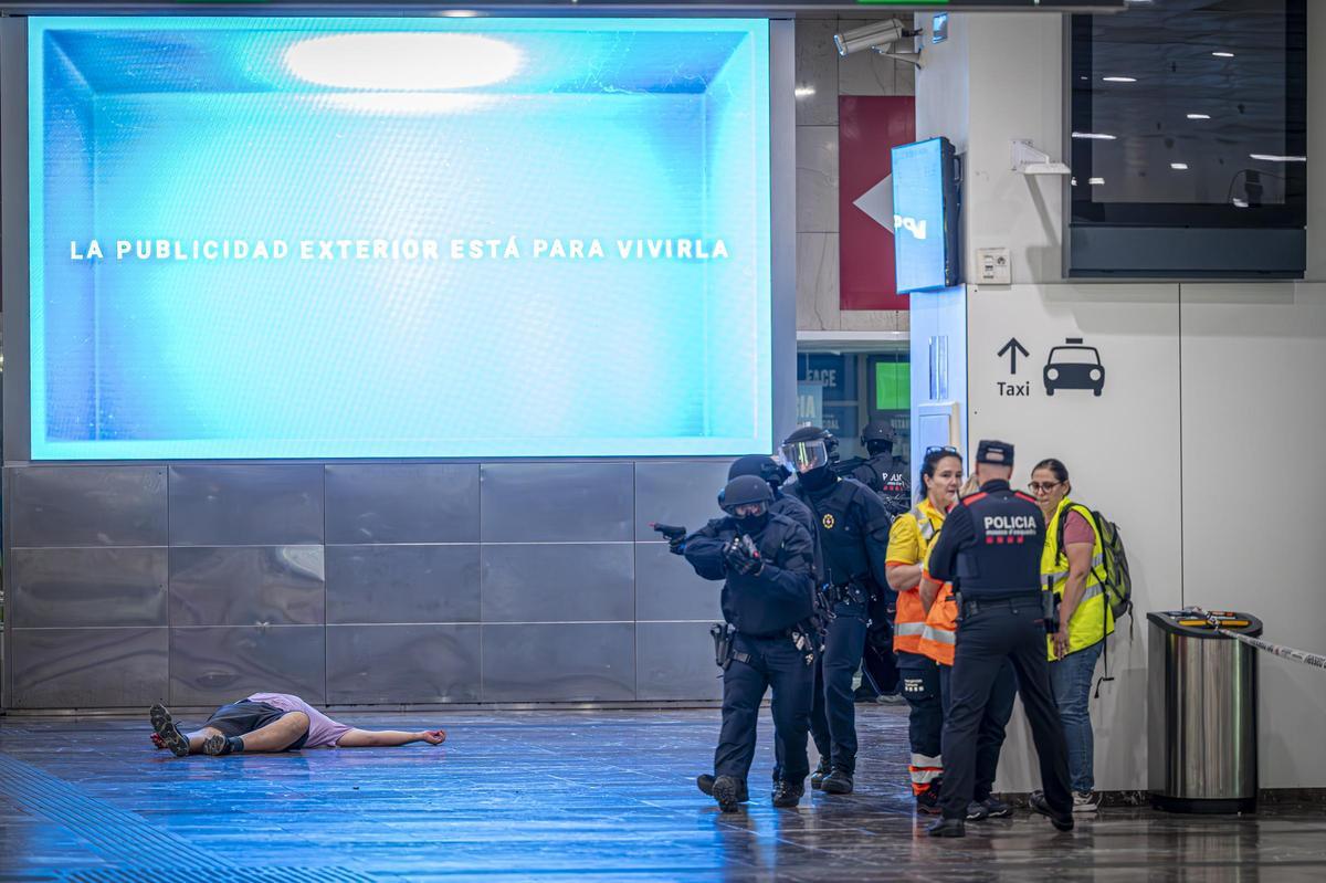Simulacro de atentado terrorista en la estación de Sants