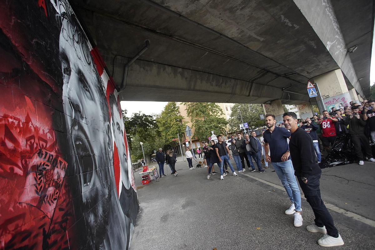 Stuani i Míchel destapen el mural que l'artista Miguel Martínez ha pintat a Girona Stuani i Míchel destapen el mural que l'artista Miguel Martínez ha pintat a Girona