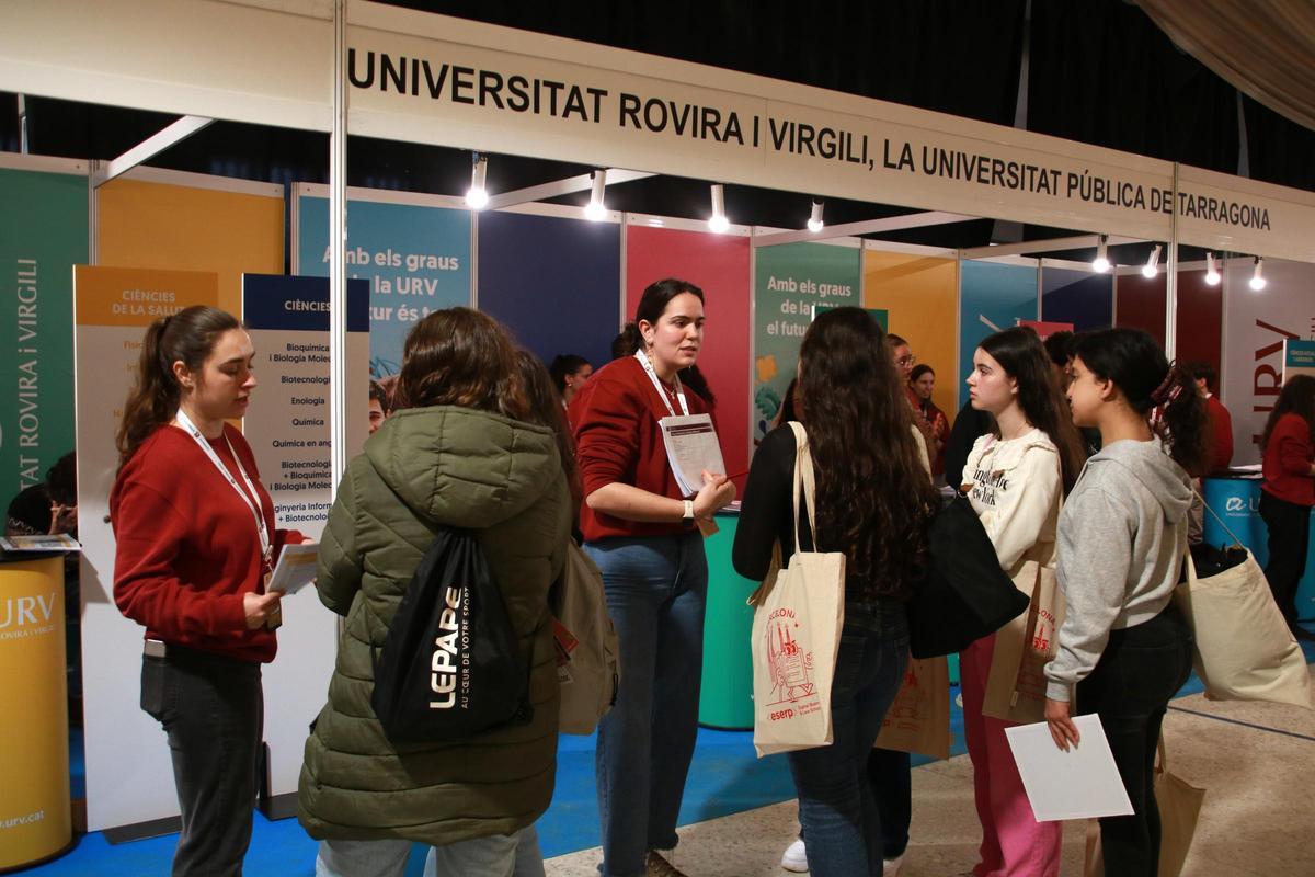 Stand de la Universitat Rovira i Virgili en Valls.