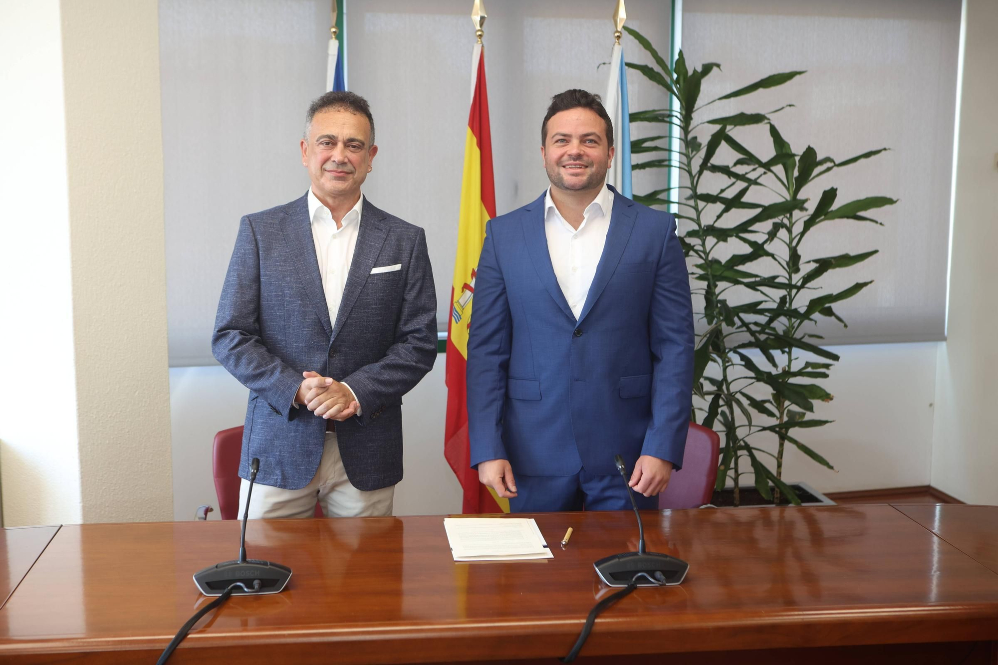 Firma del convenio para la central hidroeléctrica en el lago de As Encrobas