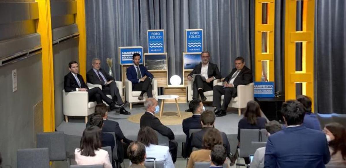 Una de las charlas del Foro Eólico Marino presentado ayer. |   // AEE