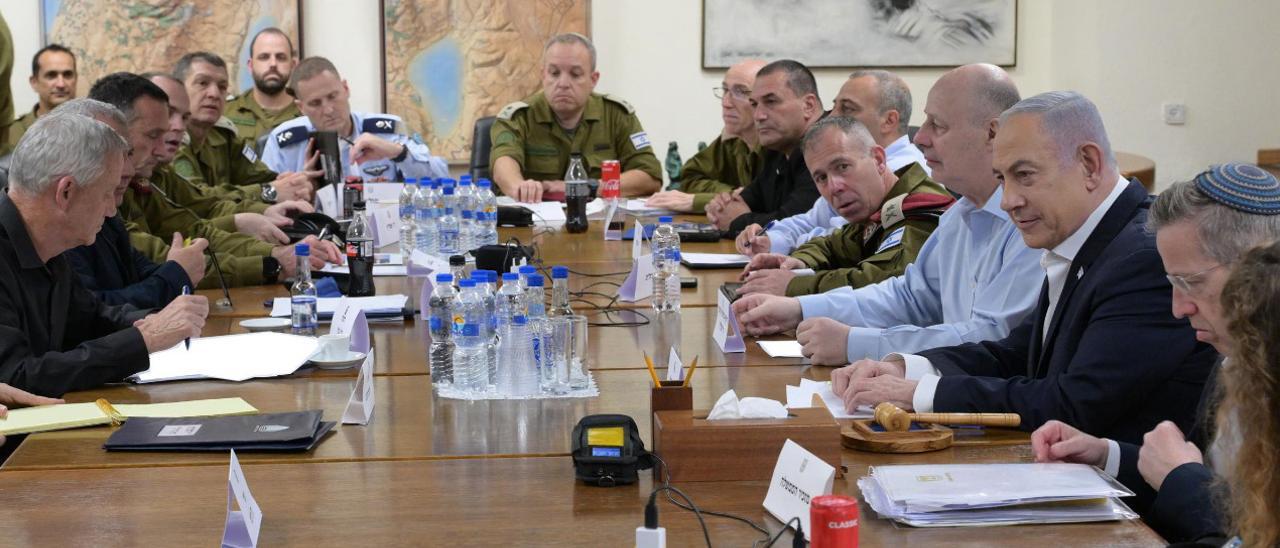 Benjamin Netanyahu preside el Gabinete de Crisis del Gobierno de Israel.