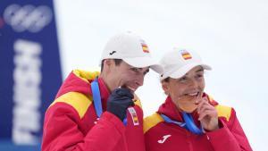 BORMIO, Feb. 21, 2026 -- Bronze medalists Oriol Cardona Coll (L) and Ana Alonso Rodriguez of Spain pose during the awarding ceremony for ski mountaineering mixed relay event at the Milan-Cortina 2026 Olympic Winter Games in Bormio, Italy, Feb. 21, 2026.,Image: 1077041736, License: Rights-managed, Restrictions: , Model Release: no, Credit line: Hu Huhu / Xinhua News / ContactoPhoto Editorial licence valid only for Spain and 3 MONTHS from the date of the image, then delete it from your archive. For non-editorial and non-licensed use, please contact EUROPA PRESS. 21/02/2026 ONLY FOR USE IN SPAIN