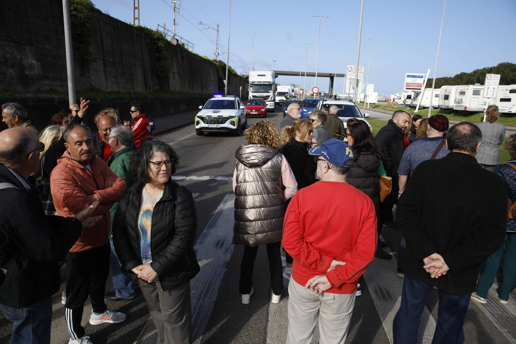 Gijón inicia las movilizaciones tras el enésimo fiasco con el vial de Jove