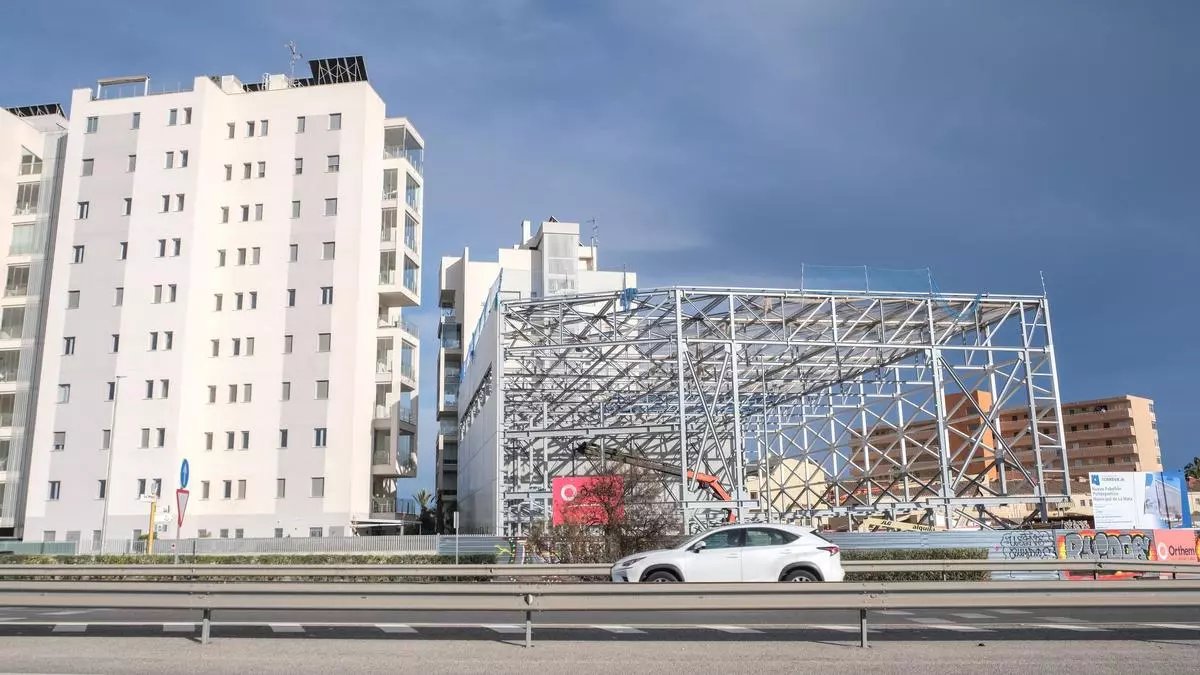 Torrevieja pagará 700.000 euros más de los previstos por el polideportivo de La Mata
