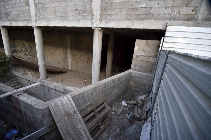 EDIFICIO A MEDIO HACER DEL PALACIO DE ...