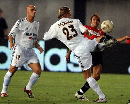 David Beckham completa una carrera de 15 años en la élite vistiendo las camisetas de Manchester United, Real Madrid, Los Ángeles Galaxy, Milan, PSG y la selección de Inglaterra.
