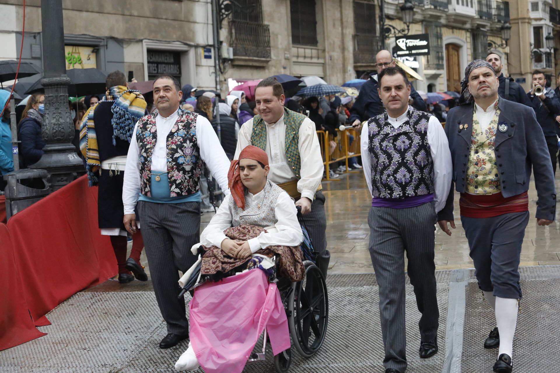 Búscate en el primer día de ofrenda por la calle de Quart (entre las 17:00 a las 18:00 horas)