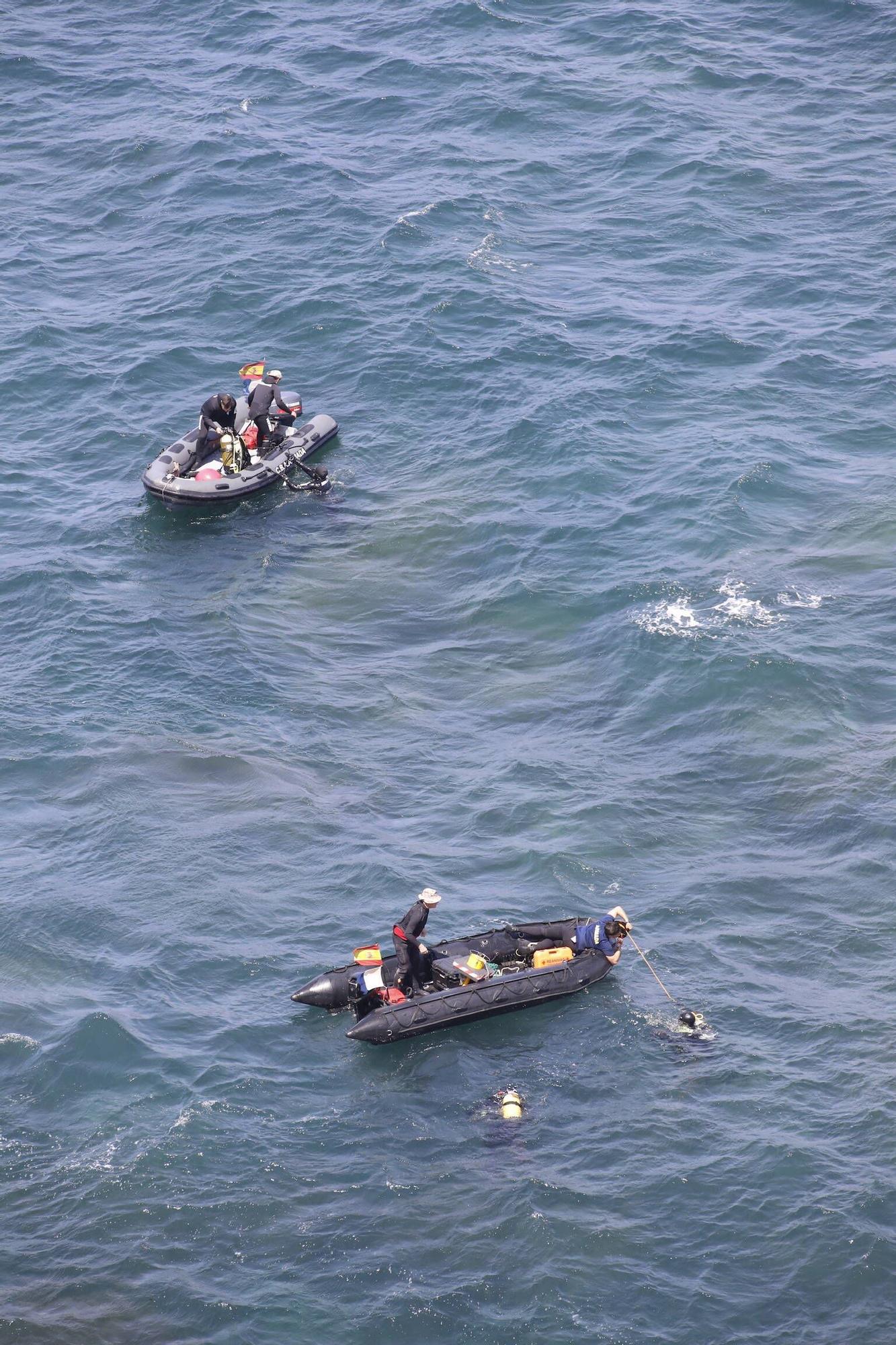 En imágenes: Así fueron las labores de desactivación de tres obuses en la costa de Gijón