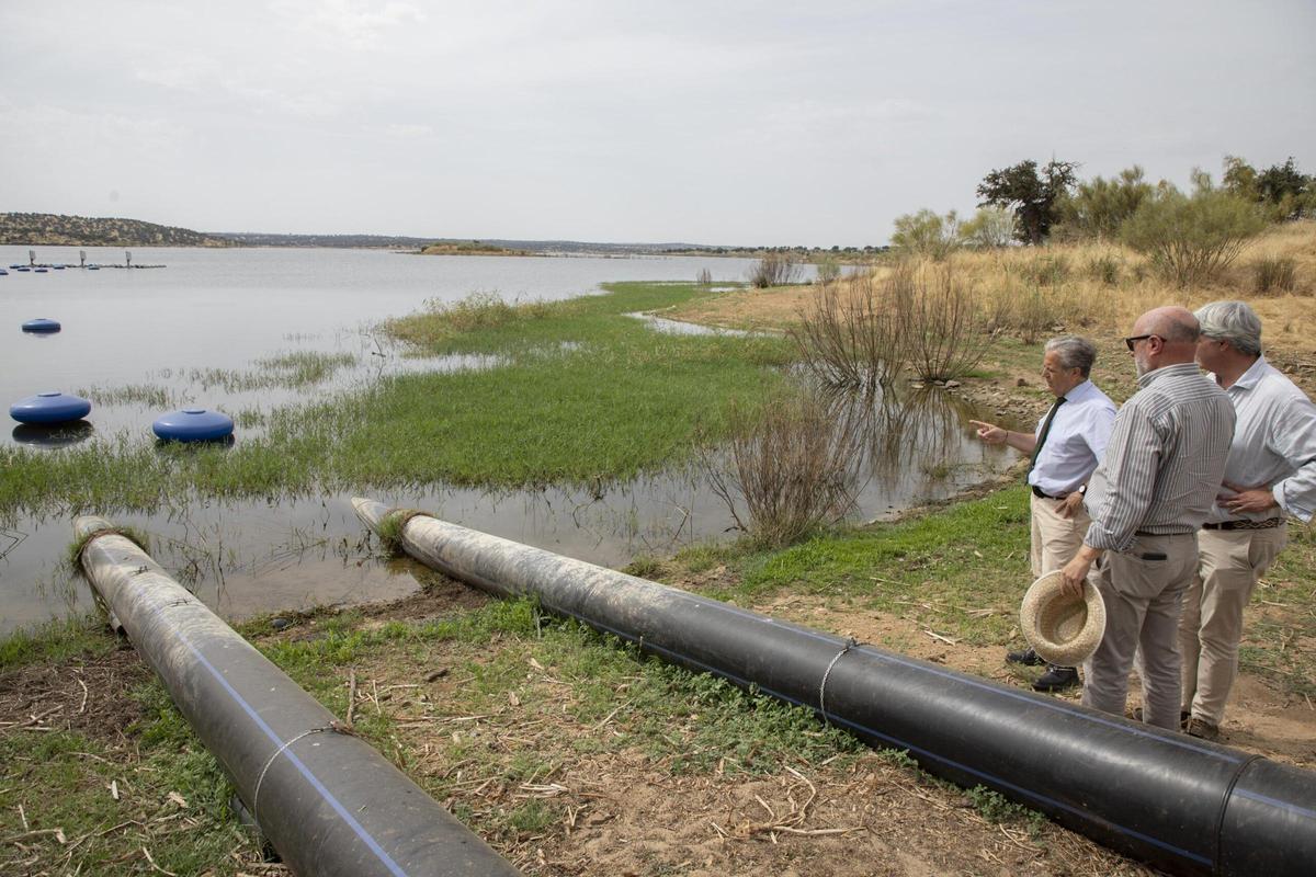 Salvador Fuentes, en la visita que realizó el pasado verano al embalse de La Colada.