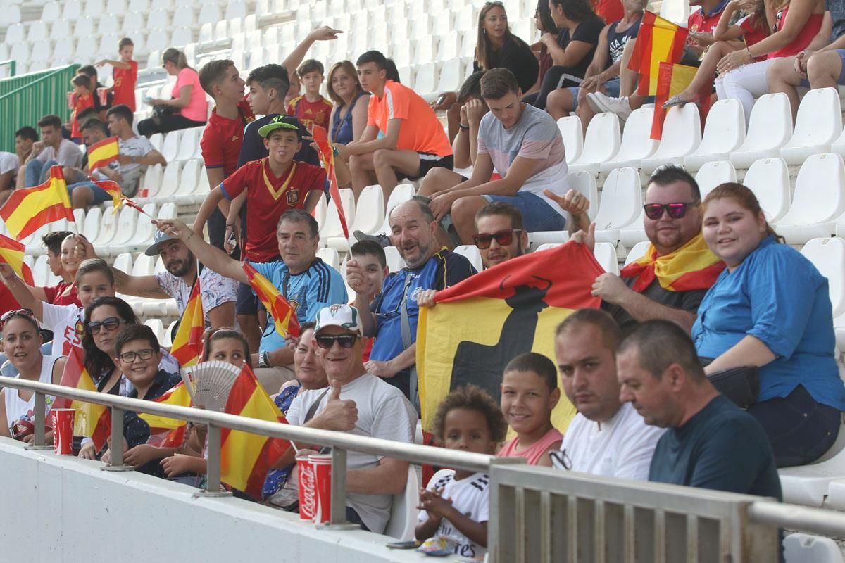 Aficionados en el encuentro de ‘La Rojita’