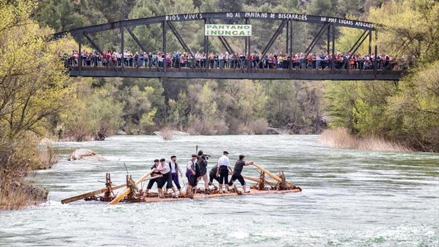 Récord de público en un nuevo descenso de navatas del Gállego