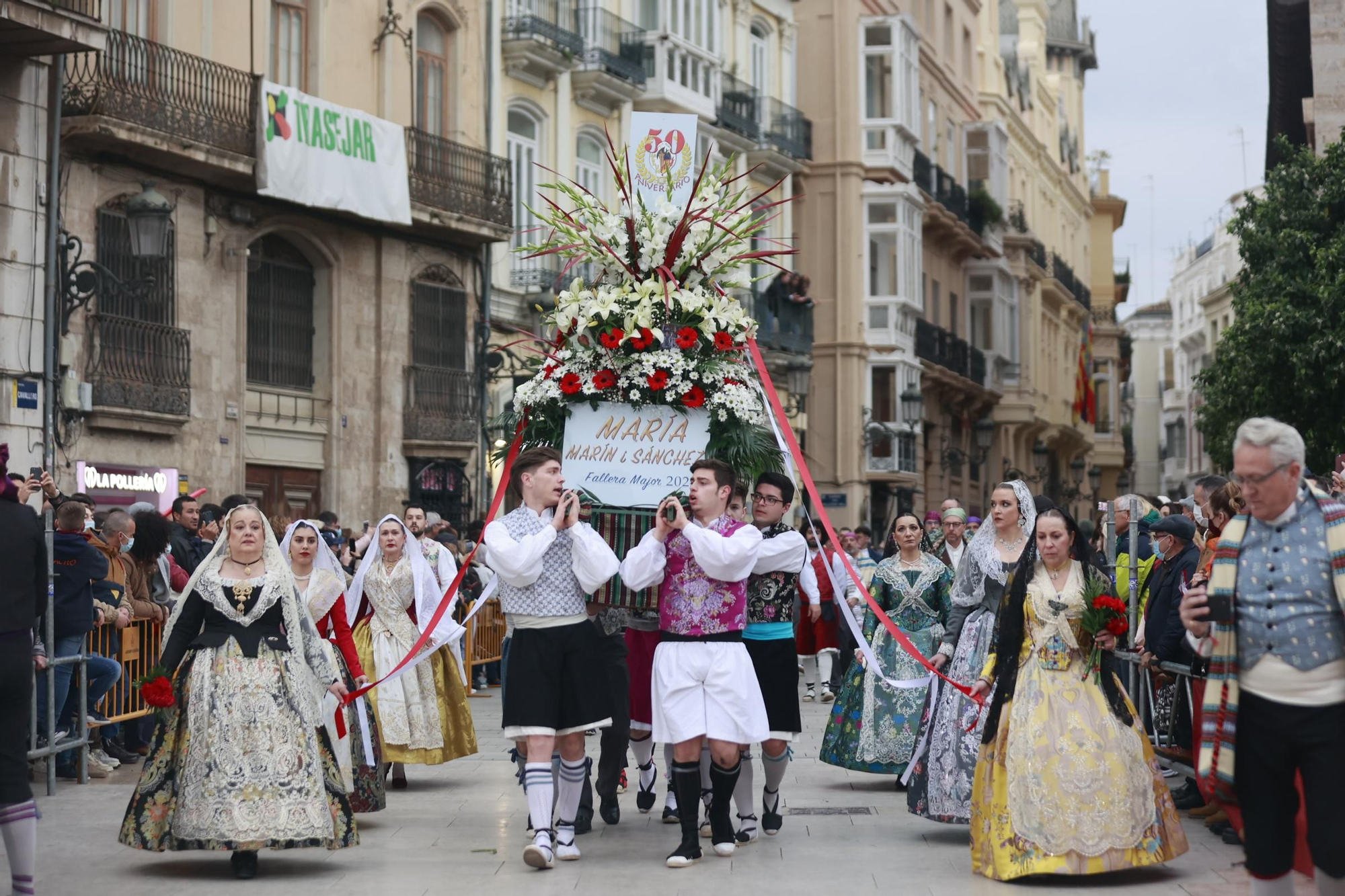 Búscate en el segundo día de ofrenda por la calle Quart (entre las 18:00 a las 19:00 horas)