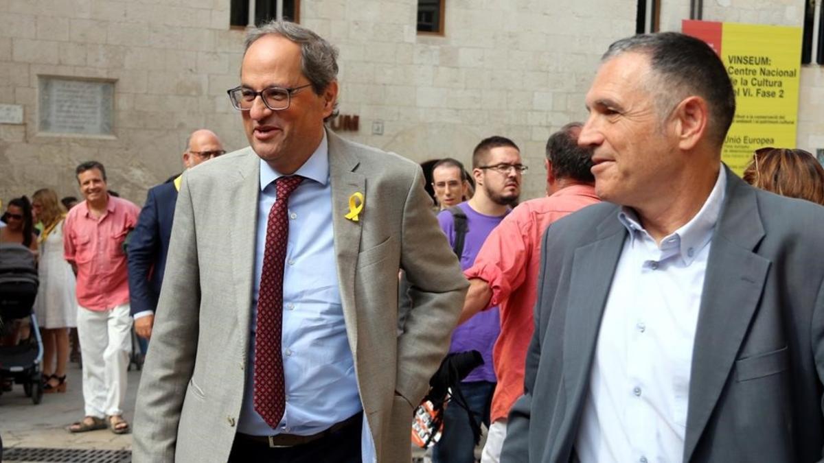 Quim Torra junto al alcalde de Vilafranca del Penedès, Pere Regull, antes de la diada de Sant Fèlix