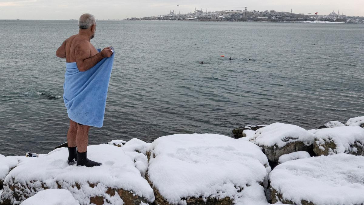 Turquía, bajo un espeso manto de nieve por el temporal Elpis.