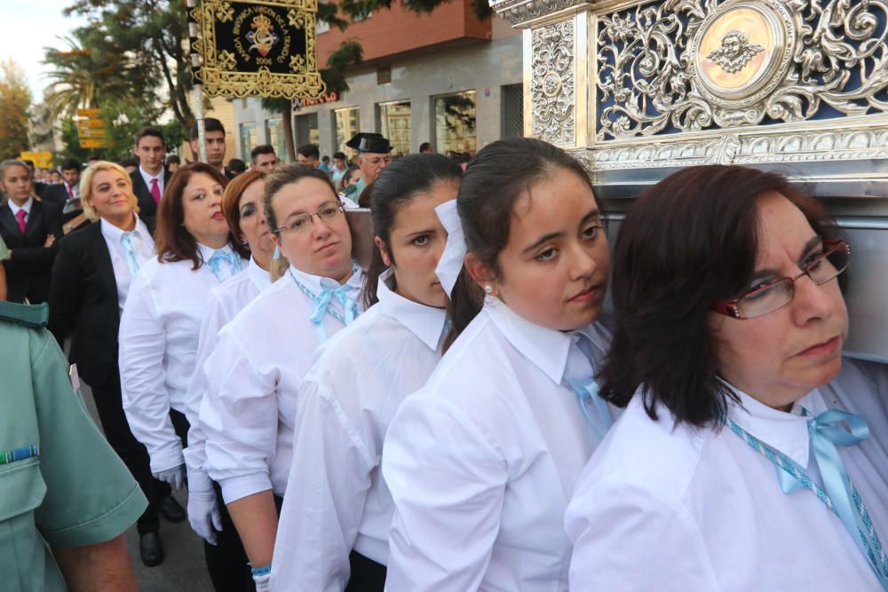 Procesión de la Virgen de Fátima por la Trinidad