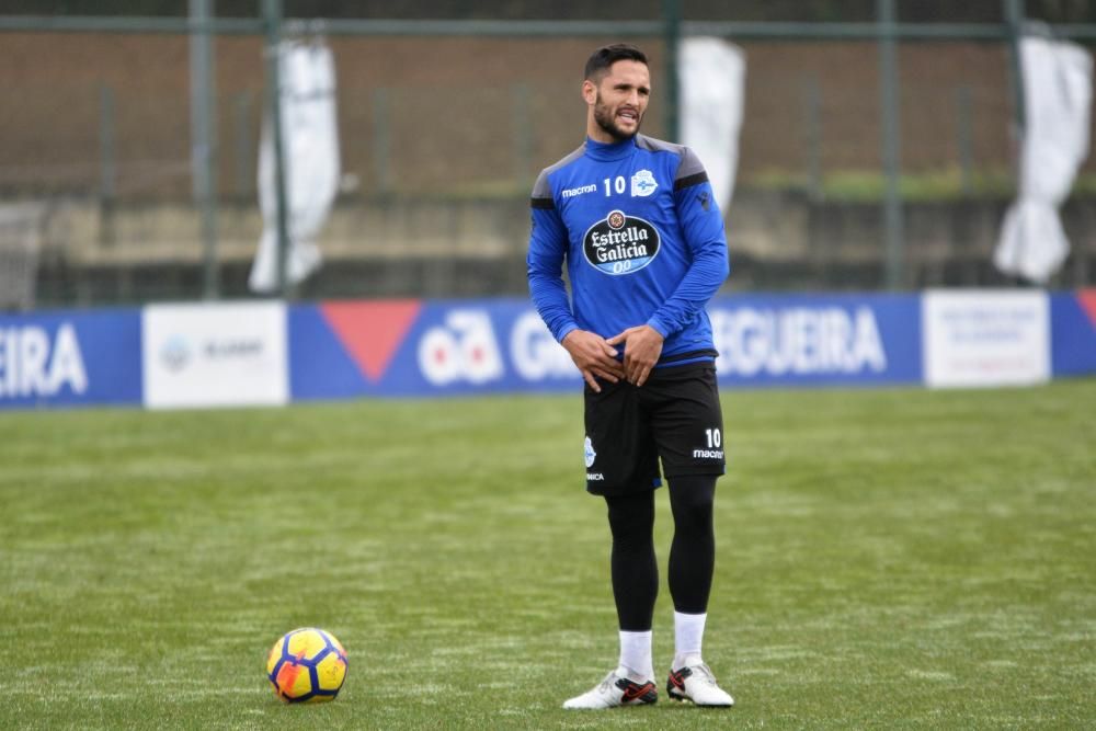 Los jugadores de campo que fueron titulares en el Camp Nou se retiraron a los vestuarios antes que el resto.