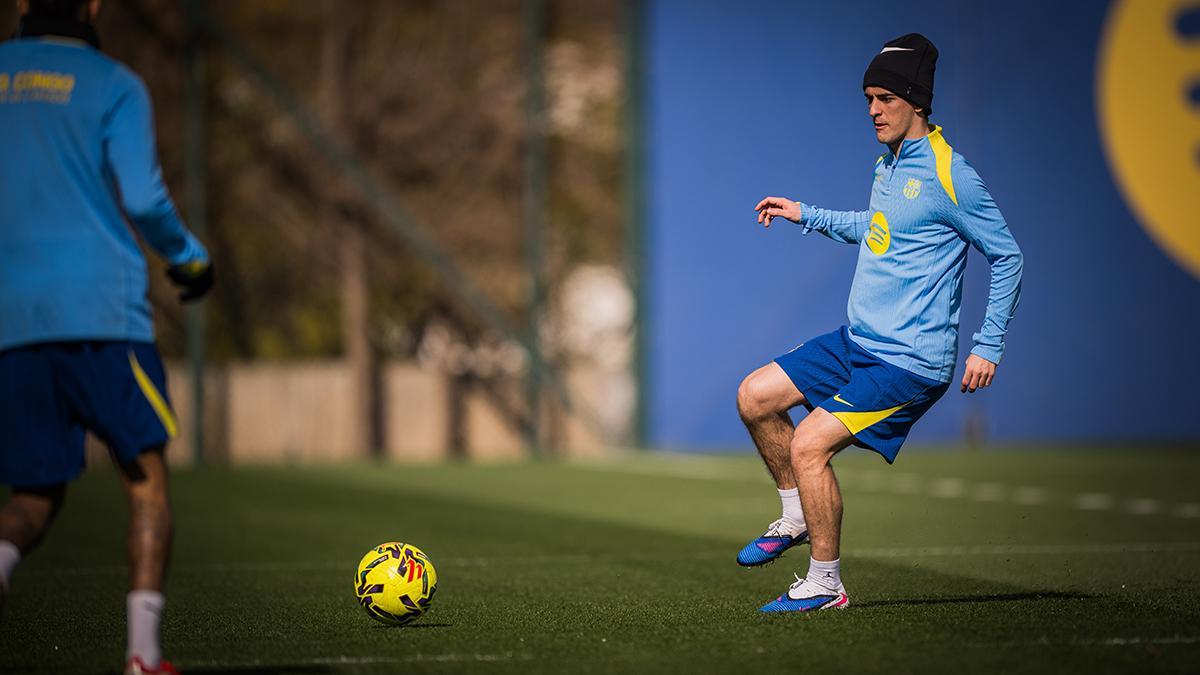 Gavi vuelve a entrenar con el grupo en el Barça