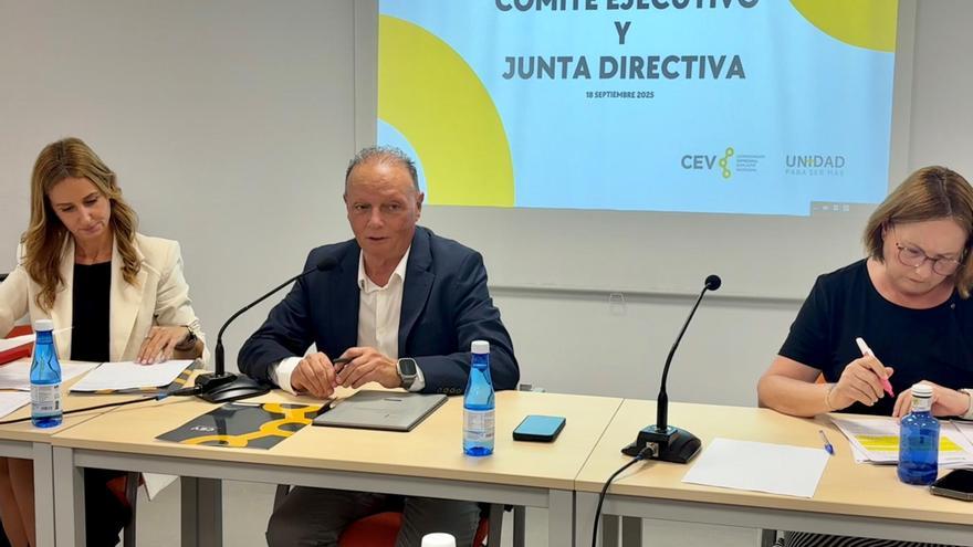 Silencio de Lafuente en la junta de la CEV mientras prepara su candidatura frente a Navarro