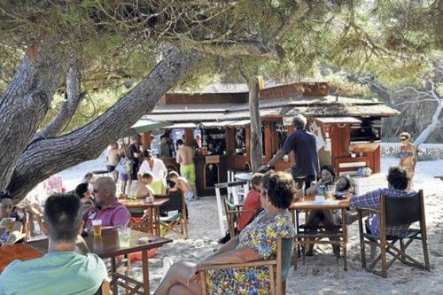 Cala Sa Nau: barfuß tanzen im Sand