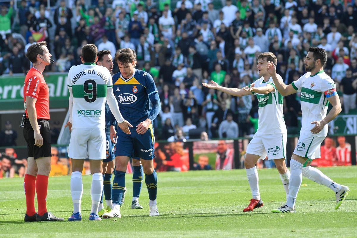 Un instante del Elche-Espanyol de esta jornada
