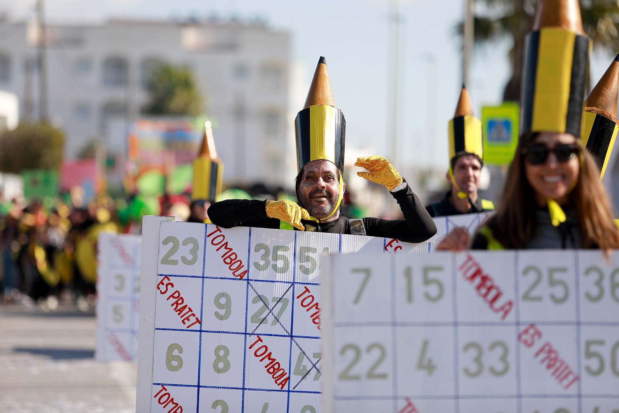 Mira aquí todas las imágenes de la rúa de carnaval de Sant Josep 2023