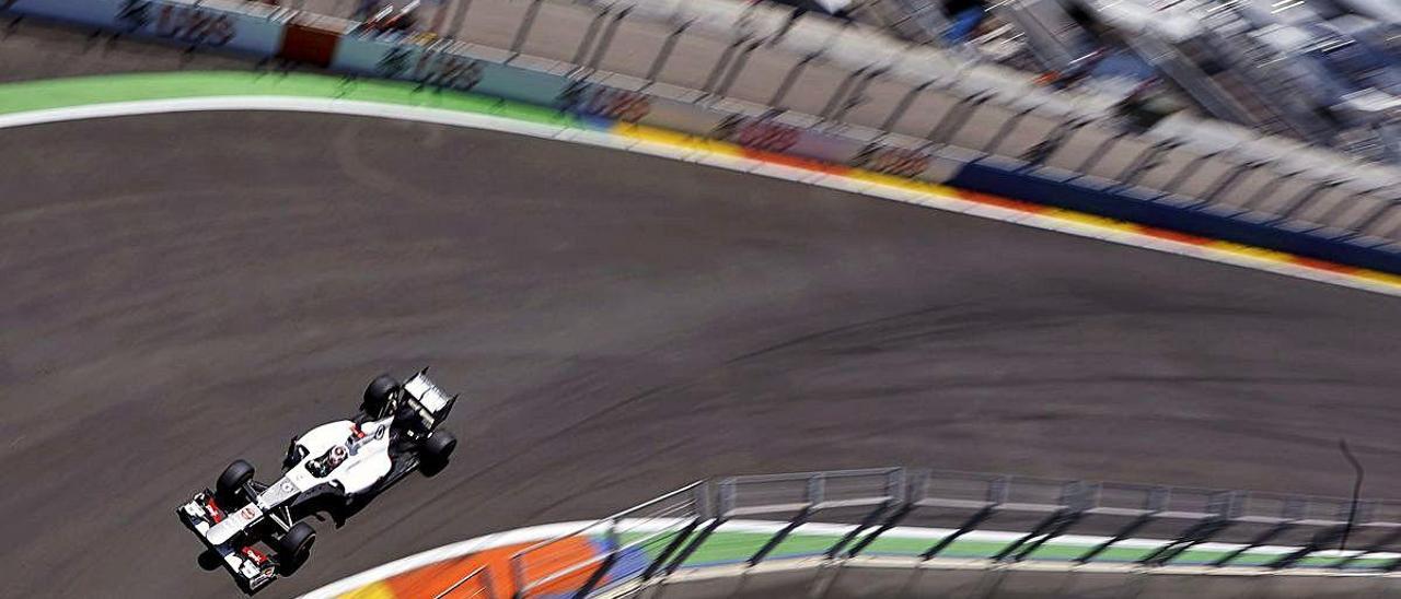 Un piloto, durante la competición del Gran Premio de Europa en 2012, la última edición del circuito urbano de València.