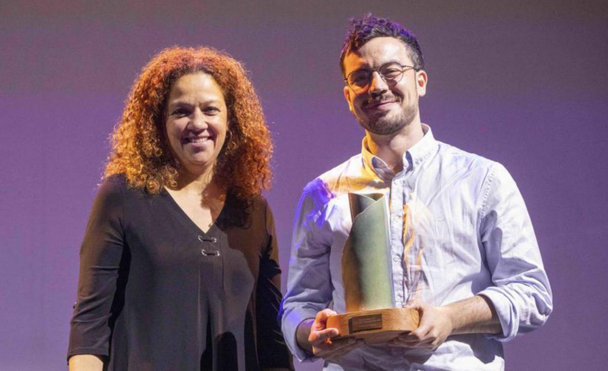 El fotógrafo Sebastián Bruno junto a Cladera. | GUILLEM BOSCH