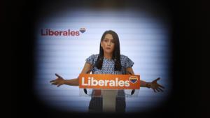 La presidenta de Ciudadanos, Inés Arrimadas, en rueda de prensa tras la reunión del Comité Ejecutivo de Ciudadanos, este lunes en Madrid. 