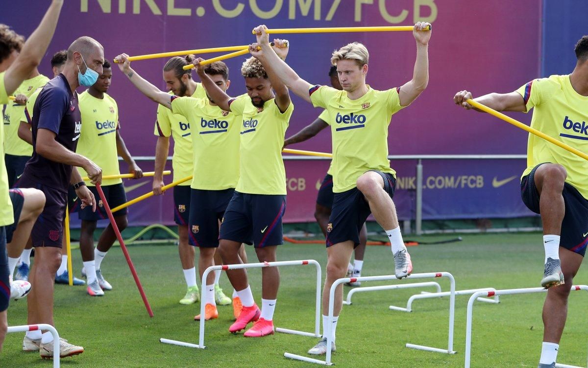 ENTRENAMIENTO DEL BARCELONA EN LA CIUDAD DEPORTIVA