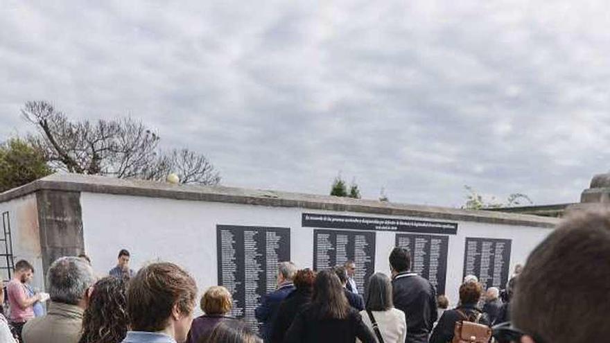 El homenaje de ayer en La Carriona a las víctimas del franquismo.