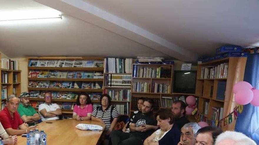 Representantes de colectivos en una reunión proauditorio. // Muñiz