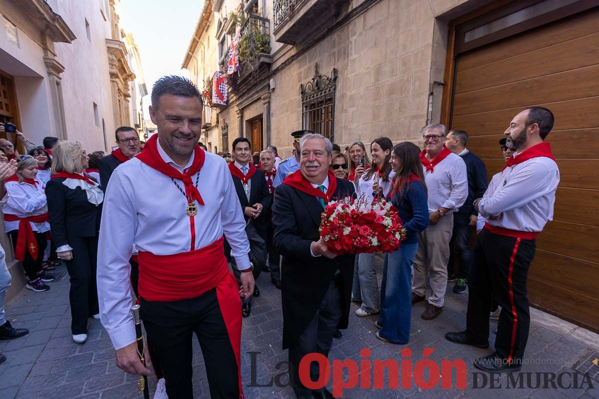 Bandeja de flores y ritual de la bendición del vino en las Fiestas de Caravaca