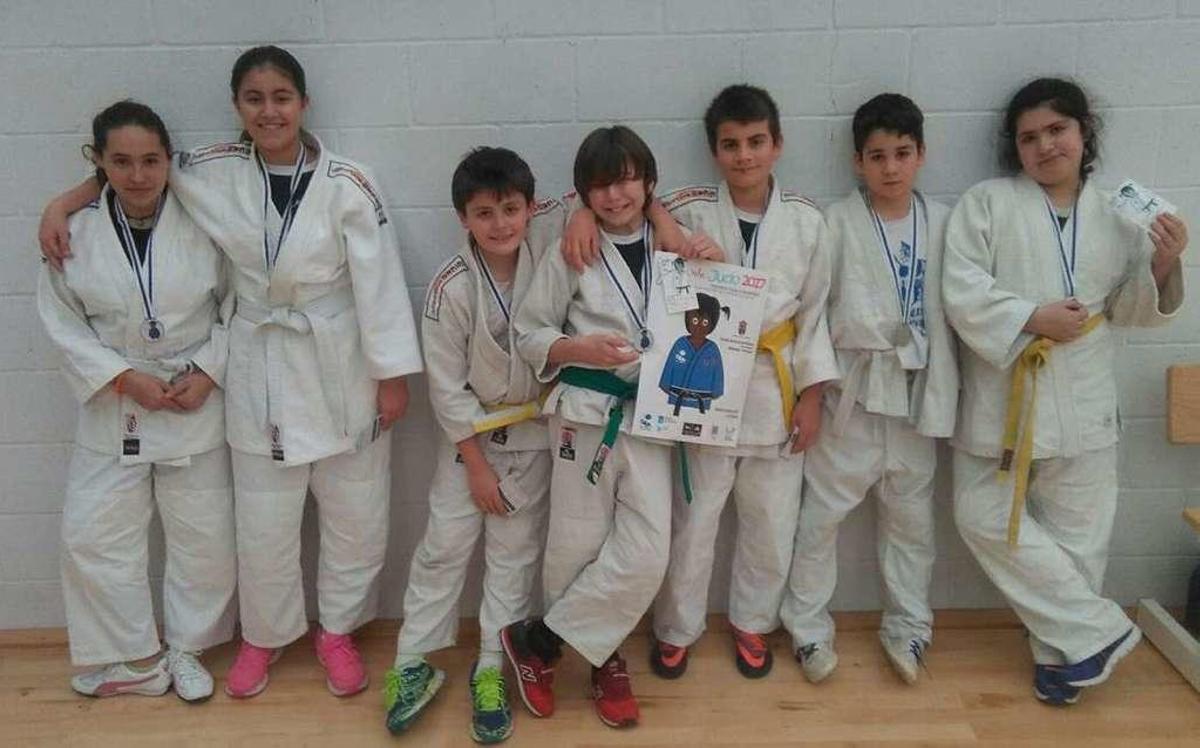 Participantes del Judo Club Senín en Redondela. // FdV