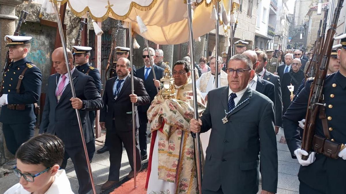 Pontevedra celebra la procesión del Viático.