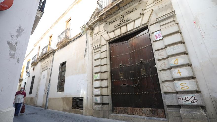 El PSOE exige a Bellido que rehabilite la sede la Real Academia de Córdoba