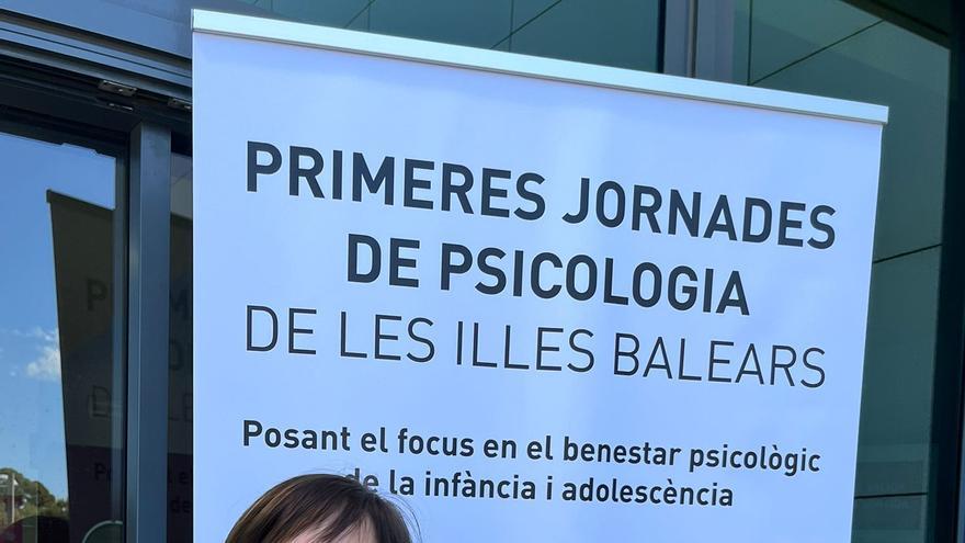 Pilar Calvo, psicóloga educativa: «Los colegios necesitan psicólogos, el profesor no es experto en salud mental»
