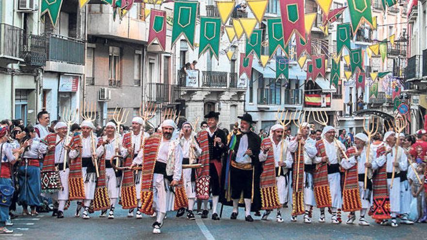 Cerca de 1000 festeros ocupan dirante tres días las calles de la ciudad