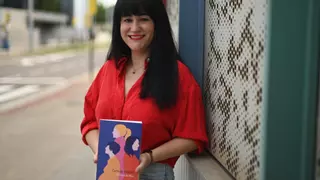 Patricia de Blas (escritora): "El consenso es la clave a la hora de prohibir la gestación subrogada"